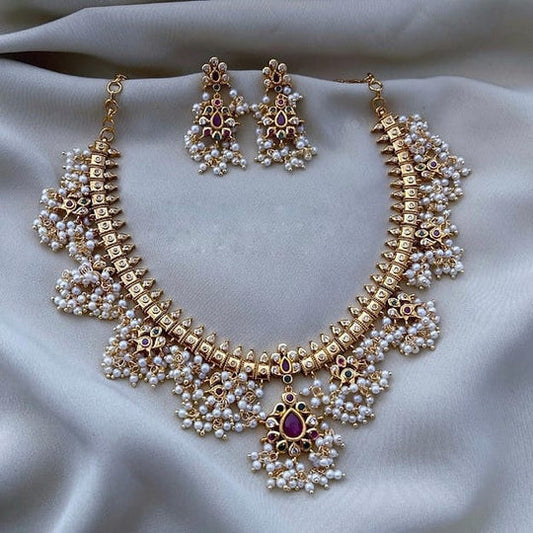 Minimalist Moti Eleganza Necklace Sets